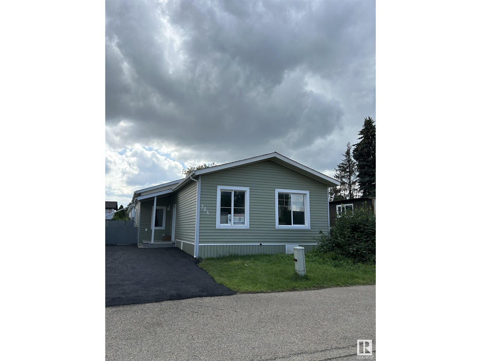Photo 1 of 306 West Brooke Wy Nw, Edmonton AB