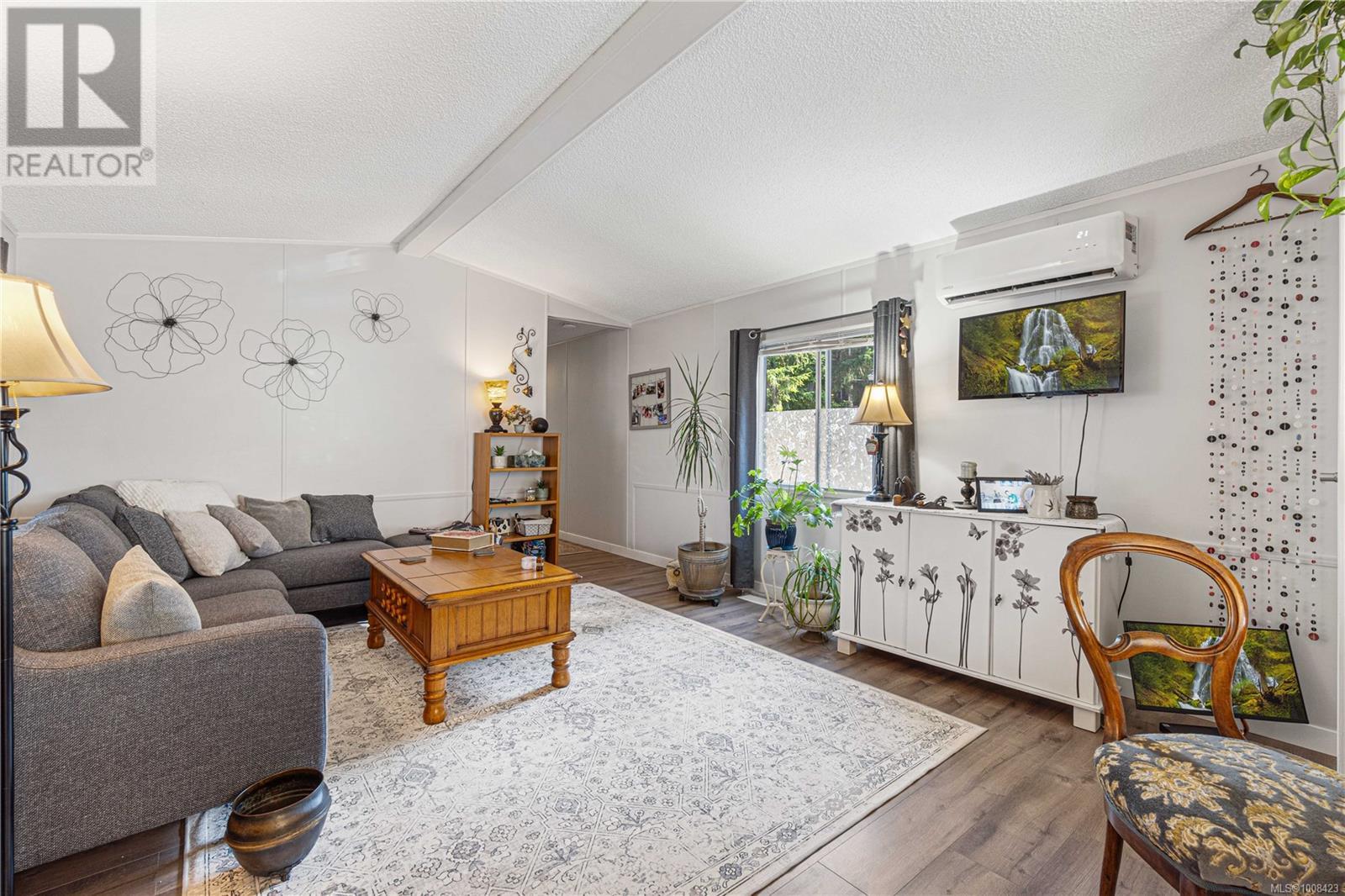 Photo 11 of 31 1247 Arbutus Rd, Parksville BC