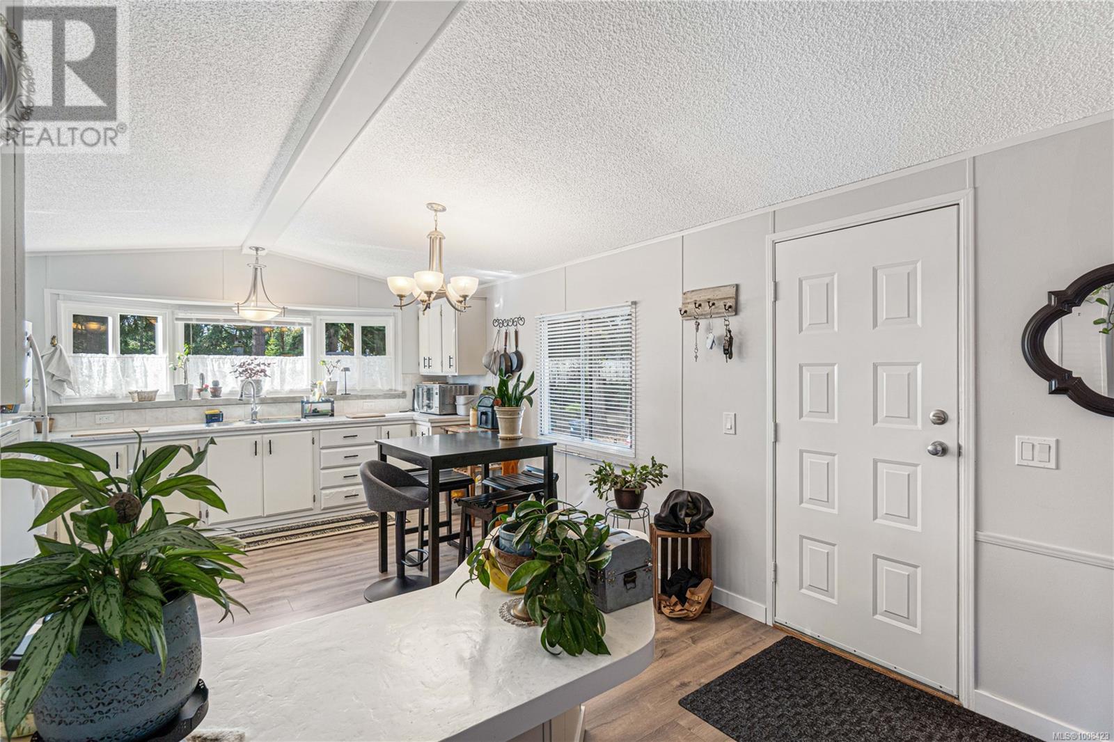 Photo 12 of 31 1247 Arbutus Rd, Parksville BC