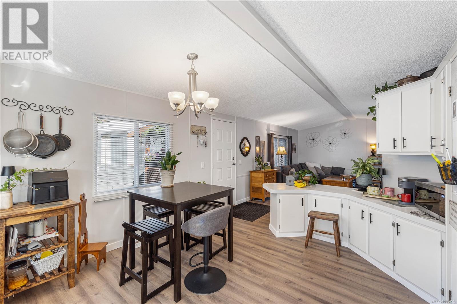 Photo 15 of 31 1247 Arbutus Rd, Parksville BC