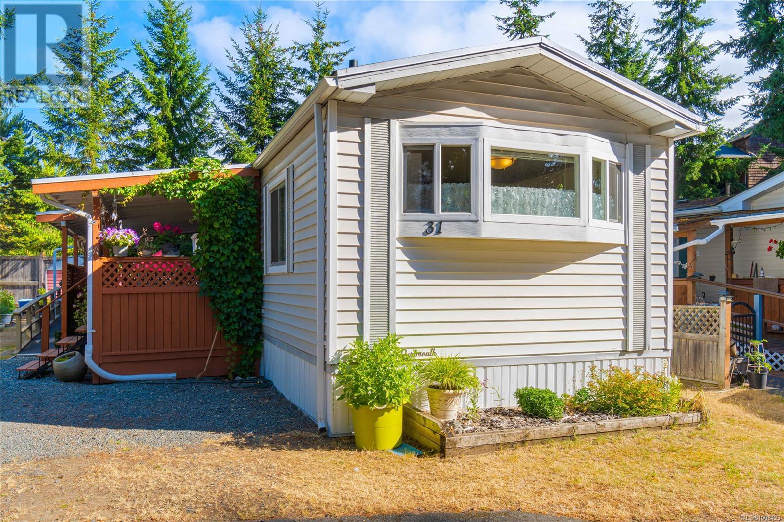 Photo 2 of 31 1247 Arbutus Rd, Parksville BC