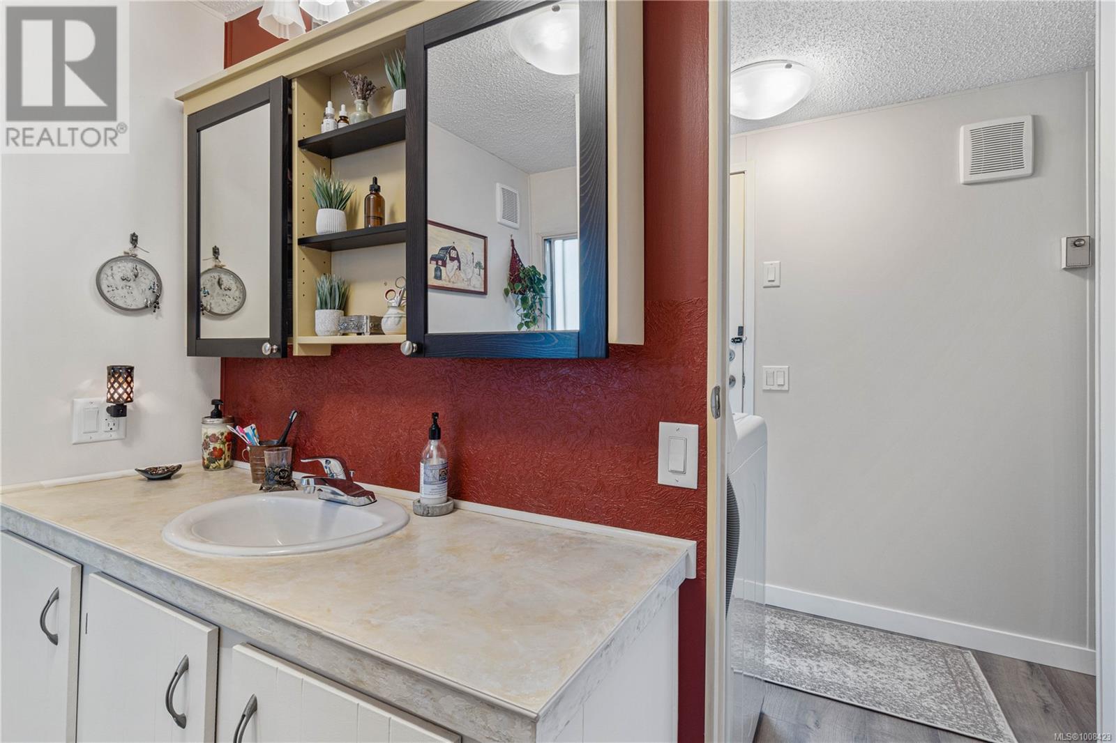 Photo 22 of 31 1247 Arbutus Rd, Parksville BC