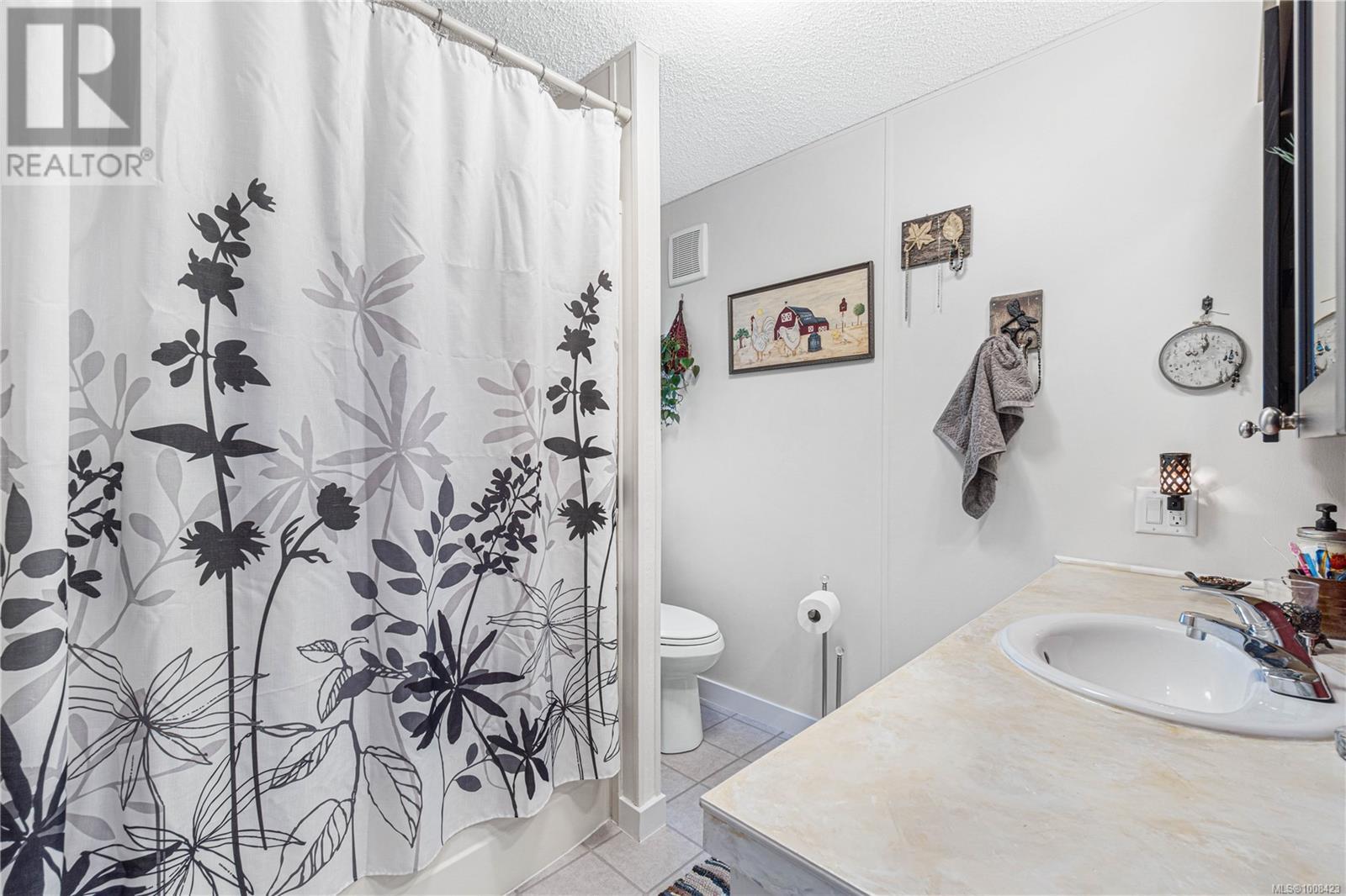 Photo 23 of 31 1247 Arbutus Rd, Parksville BC