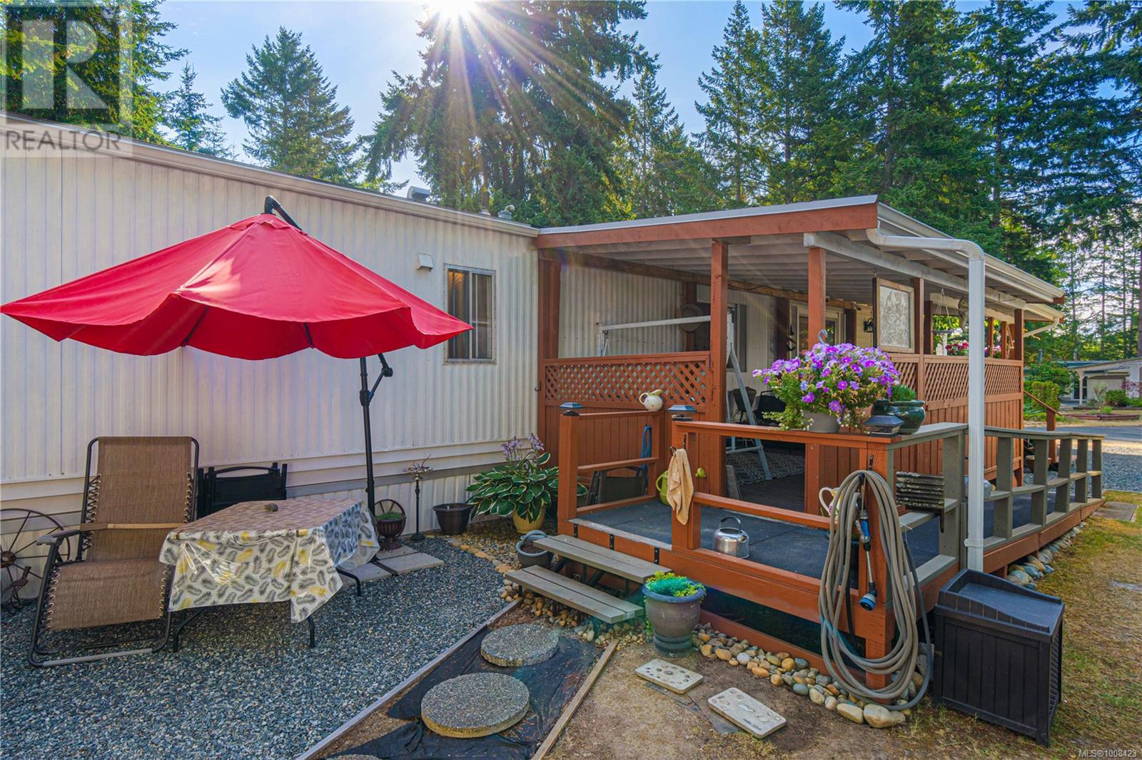 Photo 4 of 31 1247 Arbutus Rd, Parksville BC