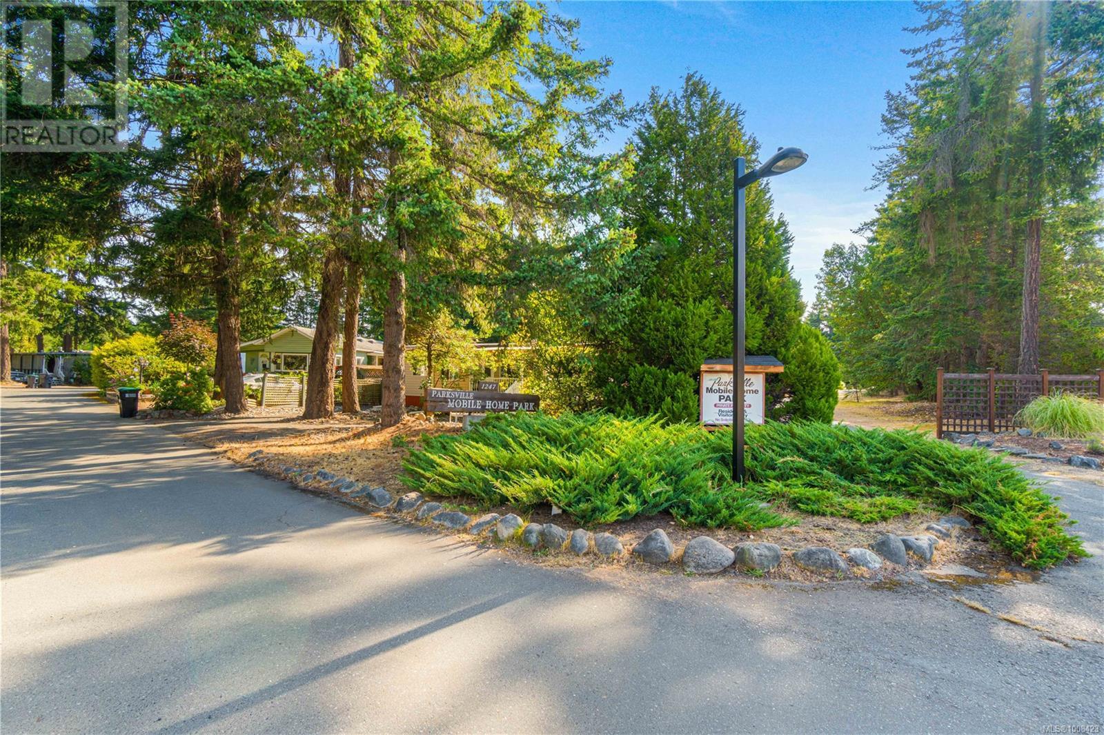 Photo 6 of 31 1247 Arbutus Rd, Parksville BC