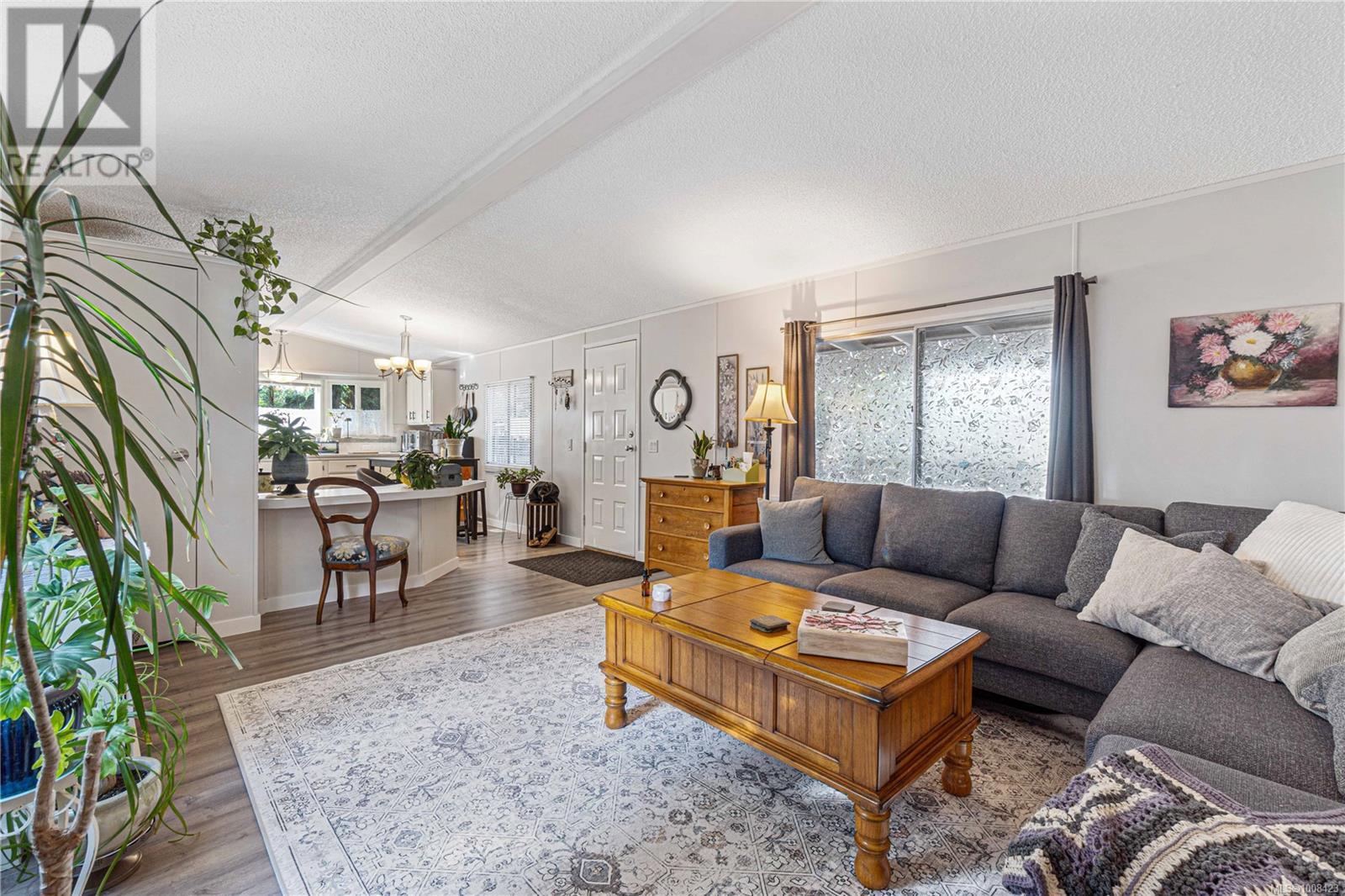 Photo 8 of 31 1247 Arbutus Rd, Parksville BC