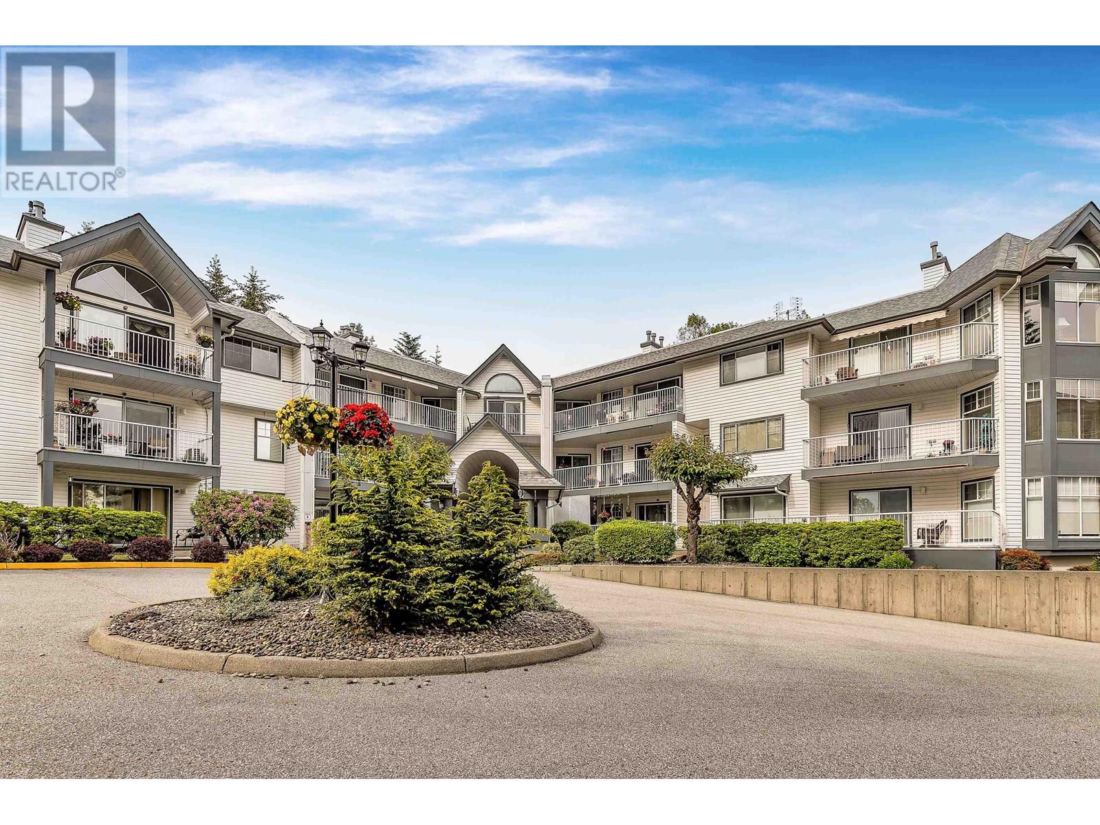 Photo 4 of 303 11601 227 Street, Maple Ridge BC