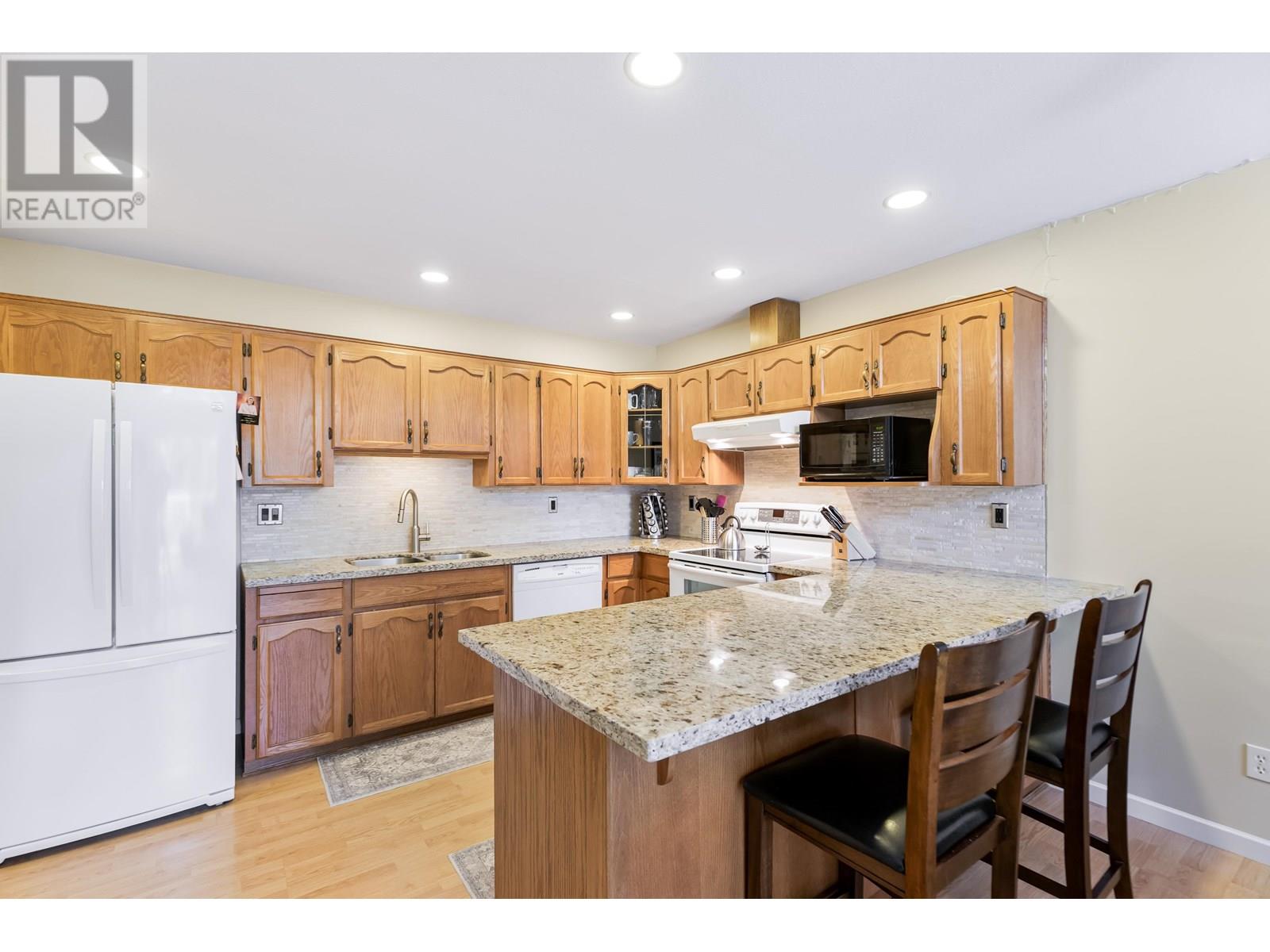 Photo 6 of 303 11601 227 Street, Maple Ridge BC