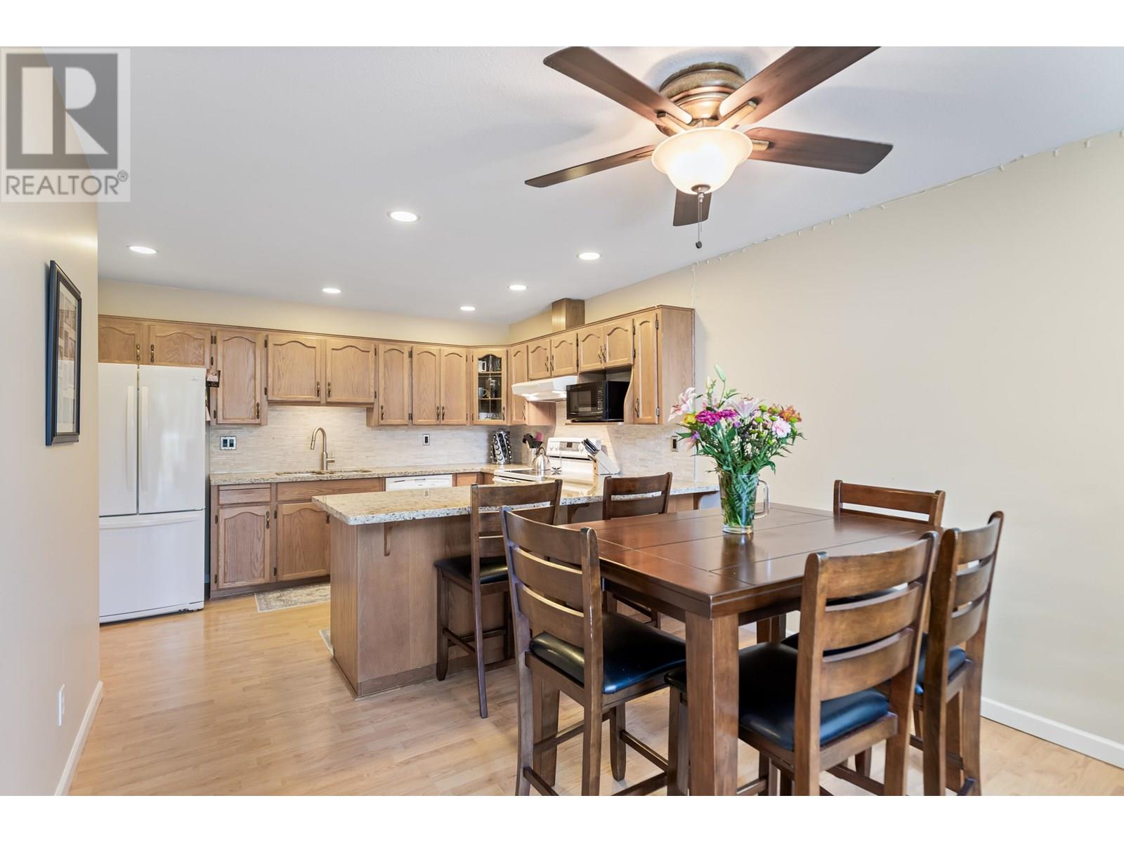 Photo 9 of 303 11601 227 Street, Maple Ridge BC
