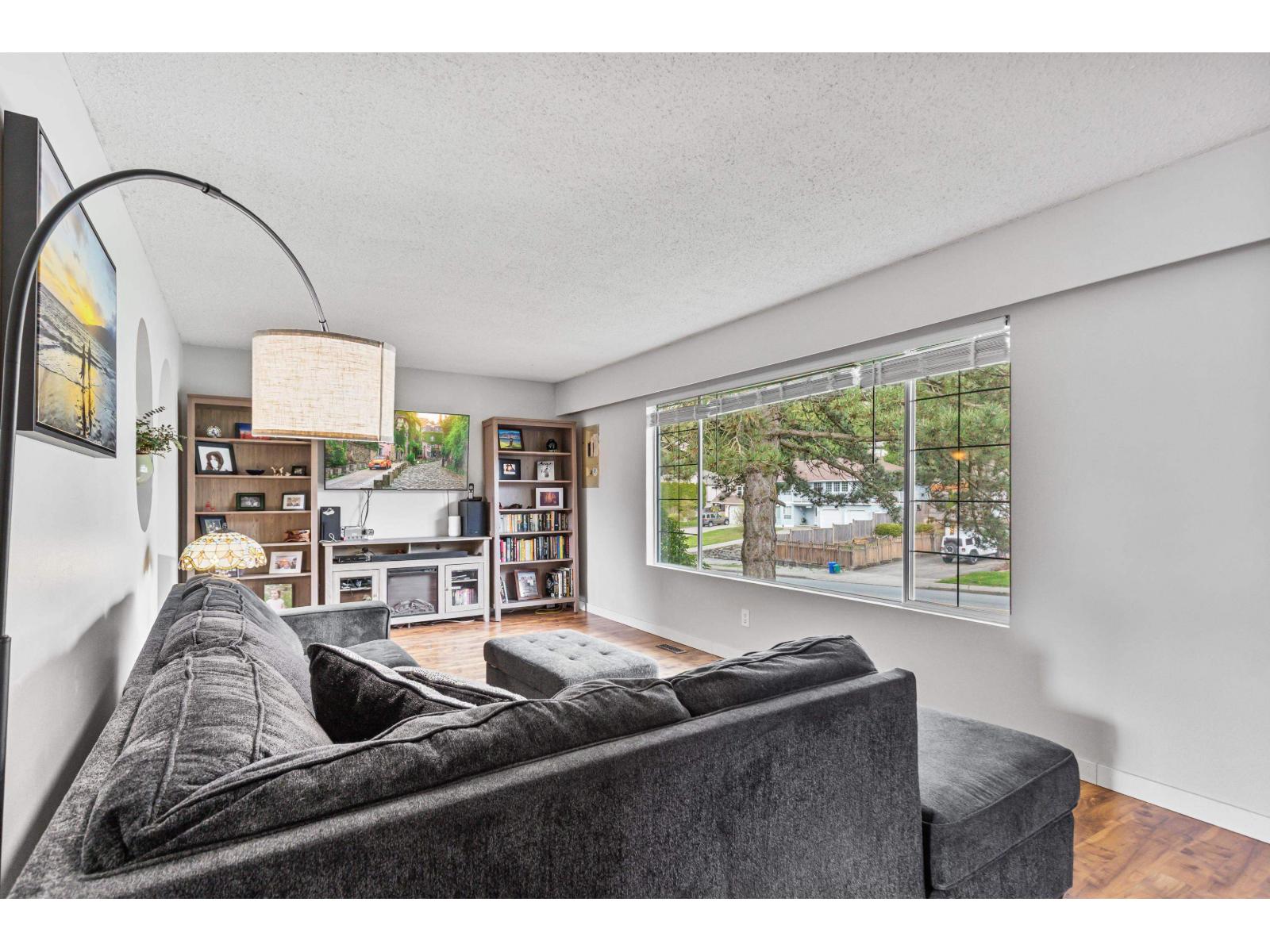 Photo 10 of 33444 Best Avenue, Mission BC