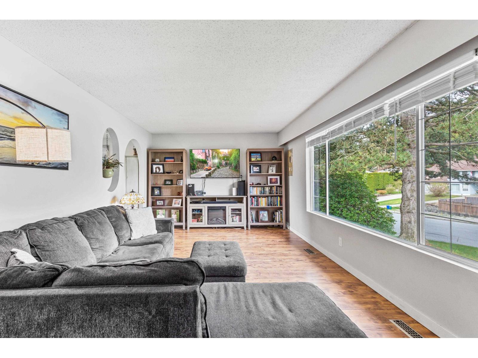 Photo 11 of 33444 Best Avenue, Mission BC