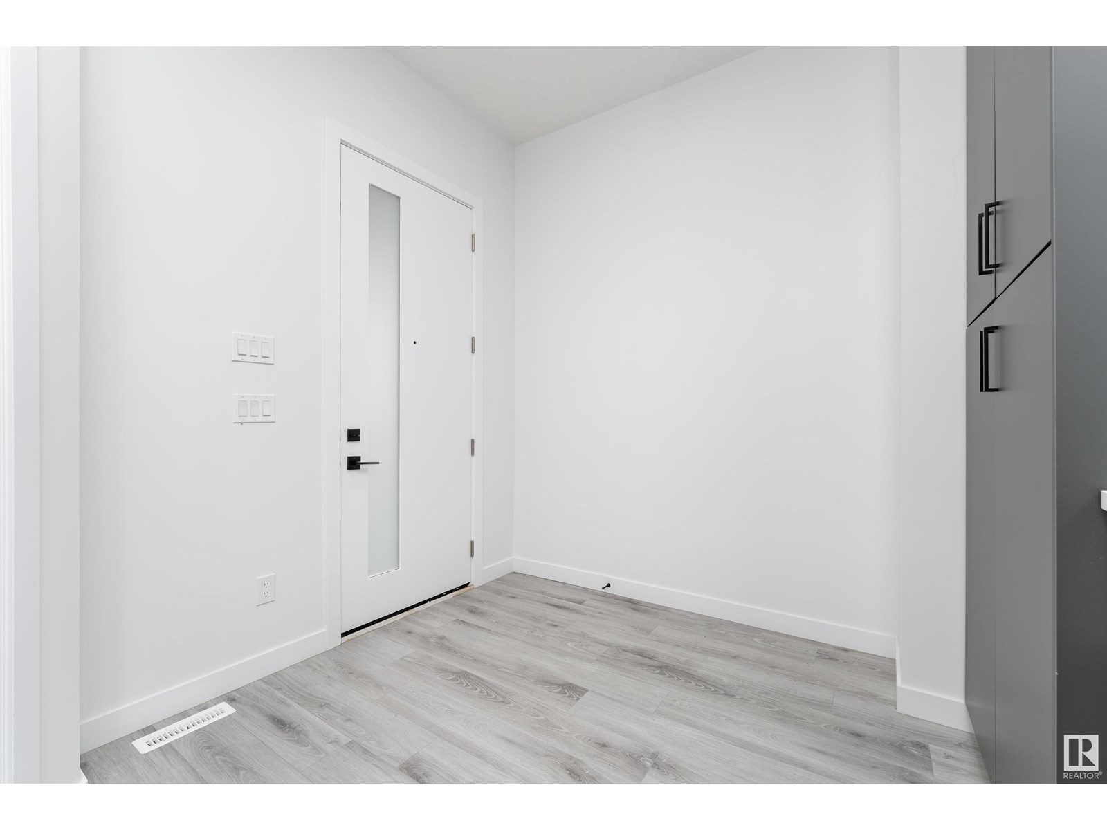 Photo 3 of 145 Graybriar Dr, Stony Plain AB