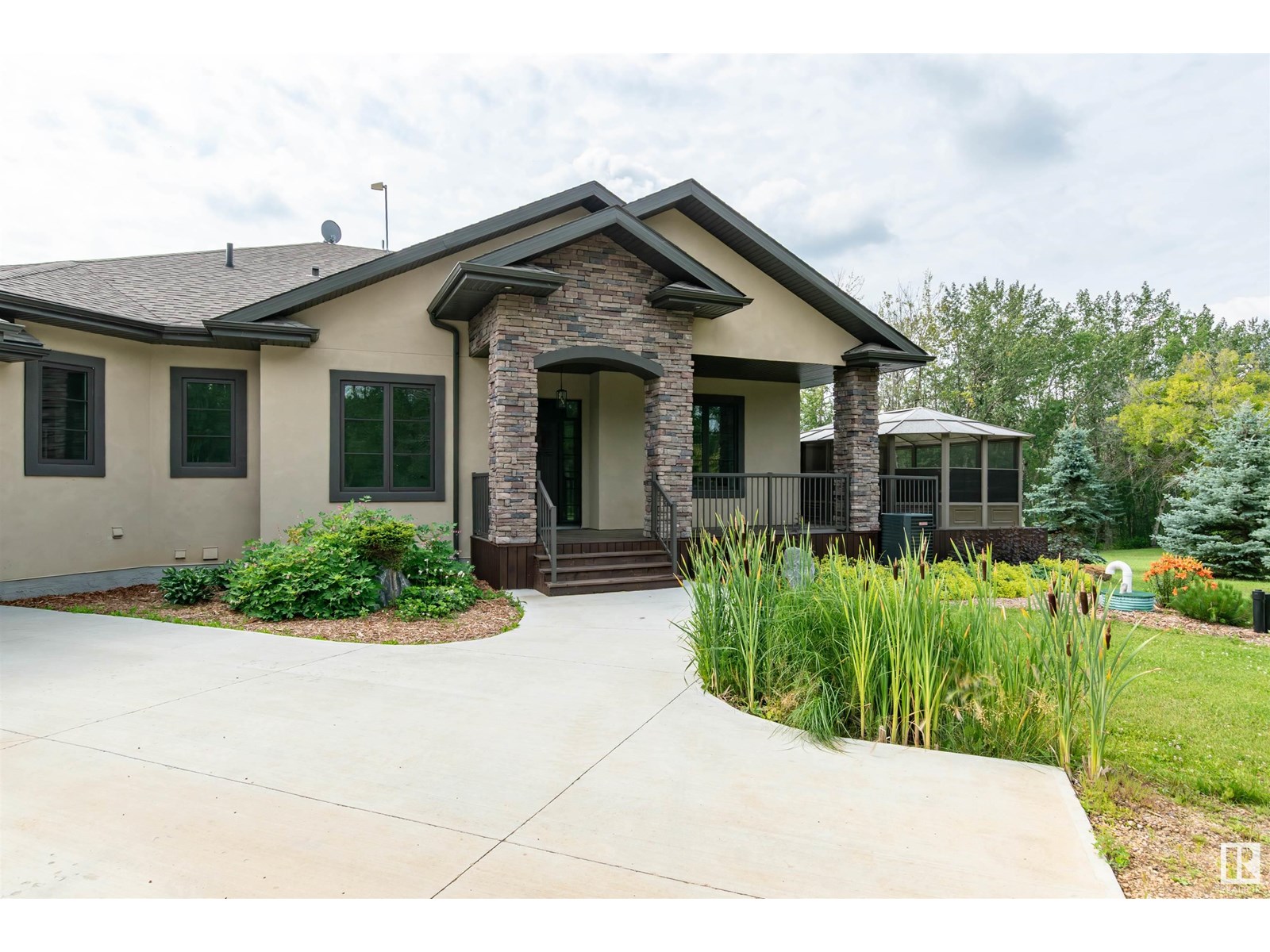 Photo 2 of 52449 Rge Road 214, Rural Strathcona County AB