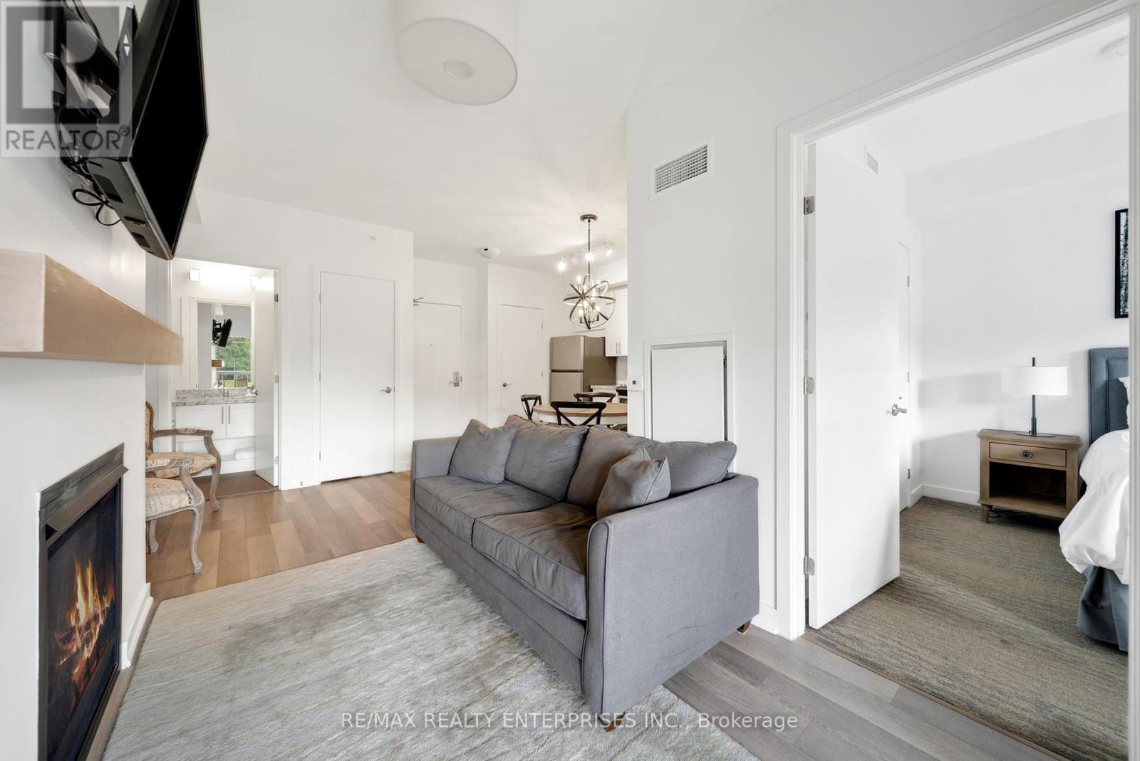 Photo 10 of 411 40 Horseshoe Boulevard, Oromedonte ON