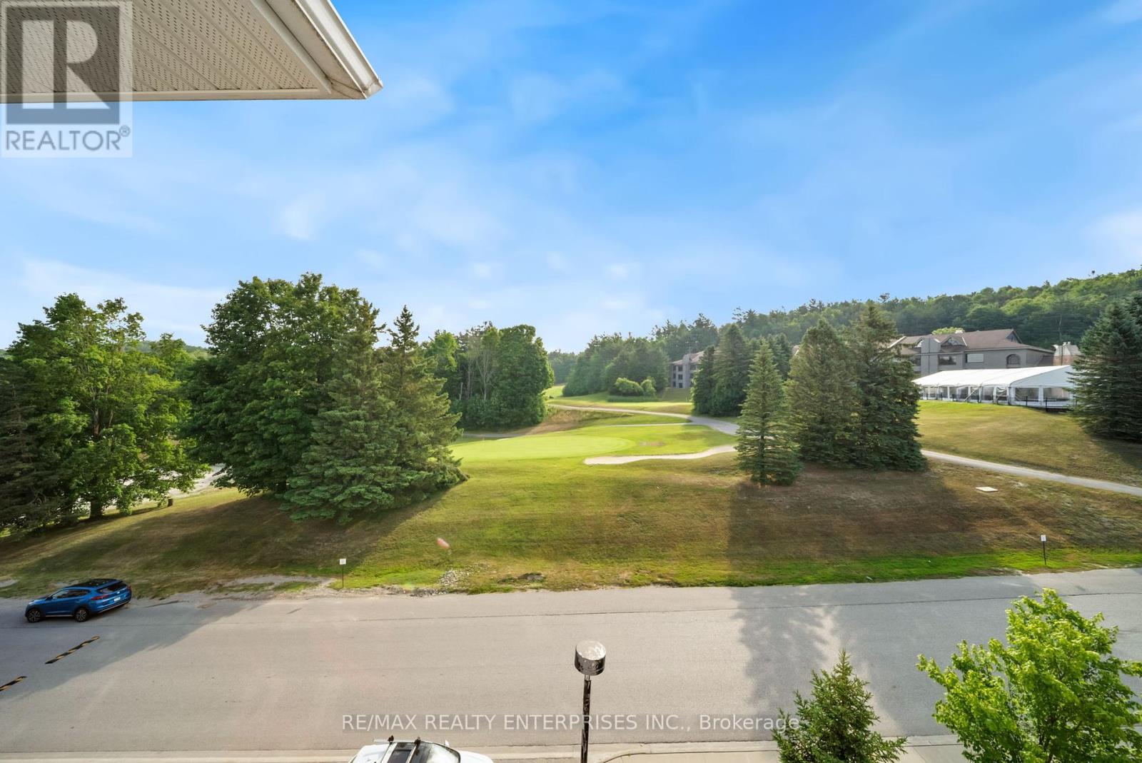 Photo 18 of 411 40 Horseshoe Boulevard, Oromedonte ON