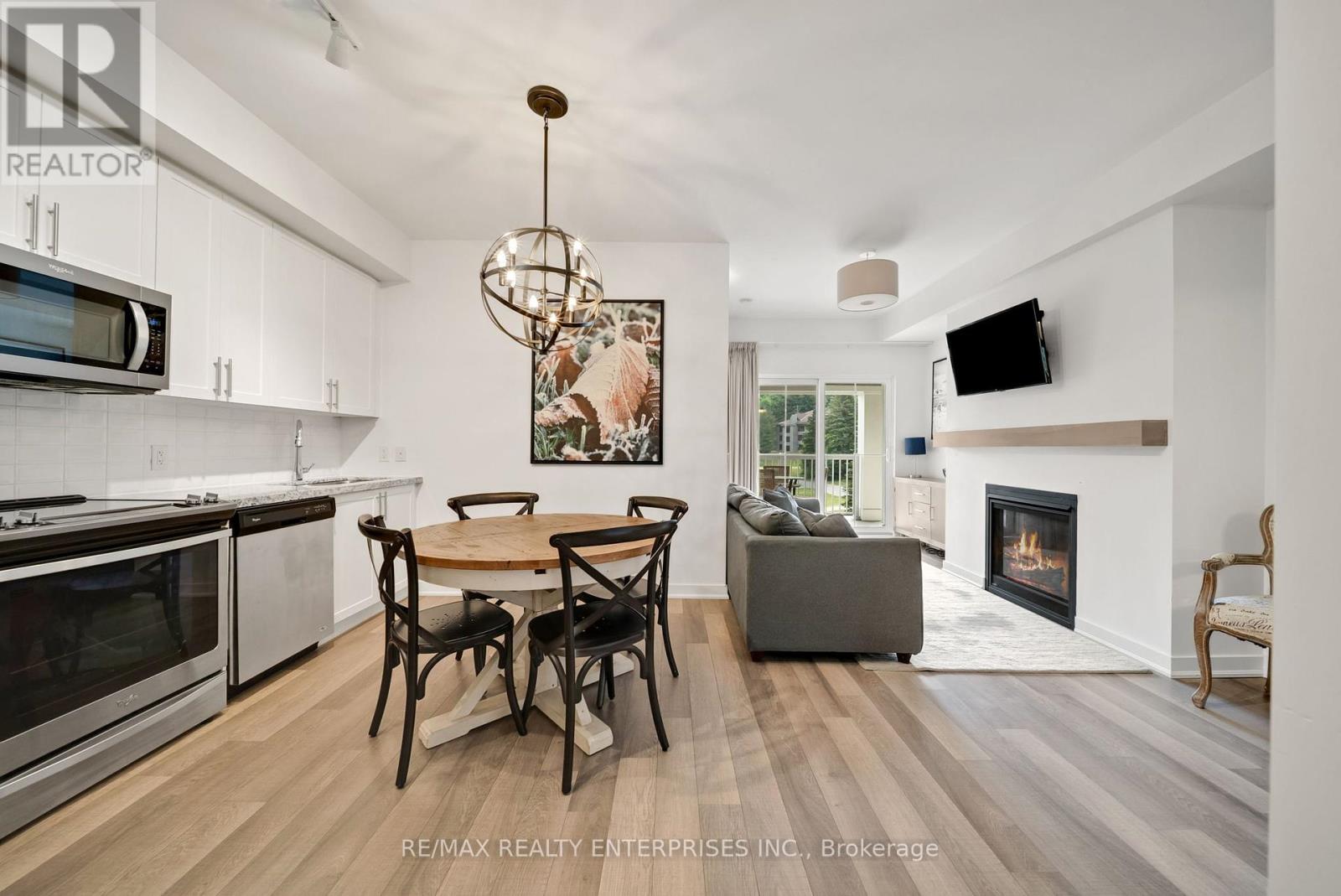 Photo 5 of 411 40 Horseshoe Boulevard, Oromedonte ON