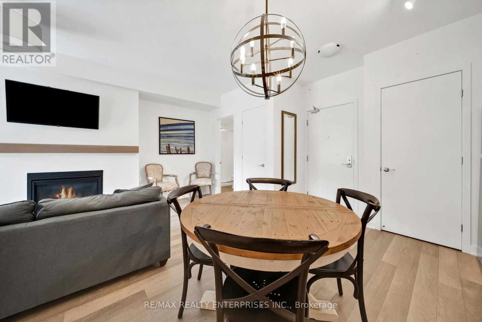 Photo 6 of 411 40 Horseshoe Boulevard, Oromedonte ON