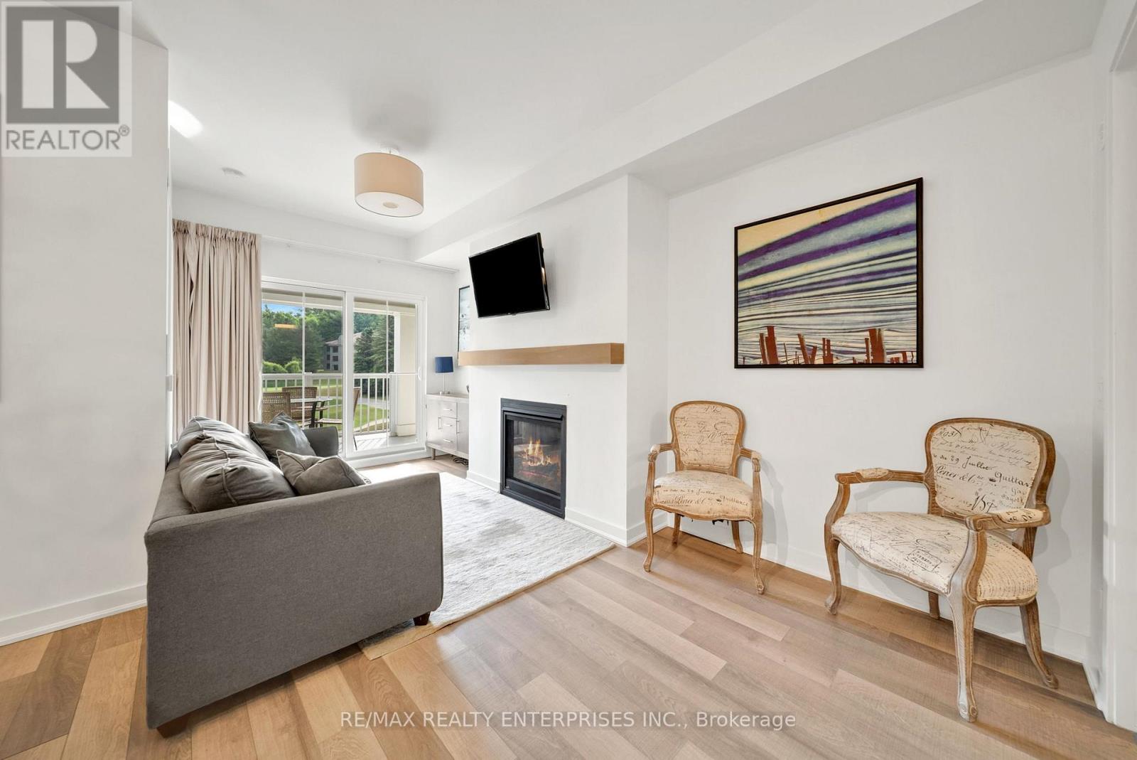 Photo 8 of 411 40 Horseshoe Boulevard, Oromedonte ON