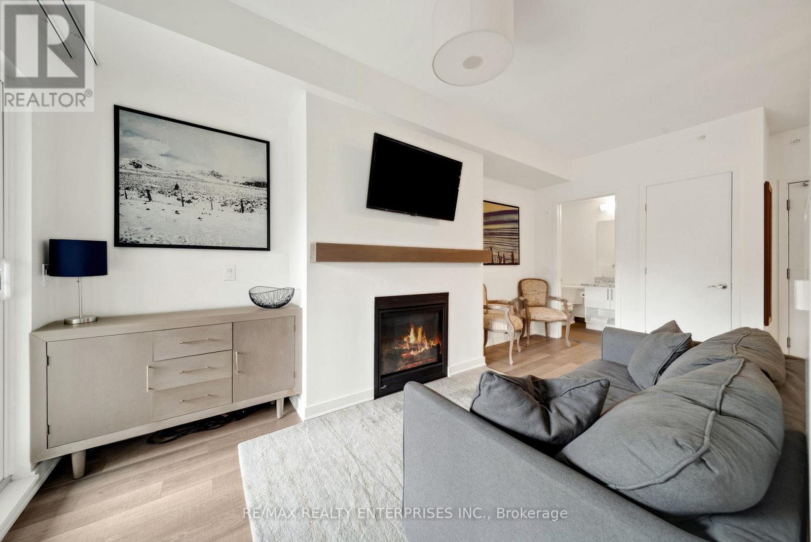 Photo 9 of 411 40 Horseshoe Boulevard, Oromedonte ON