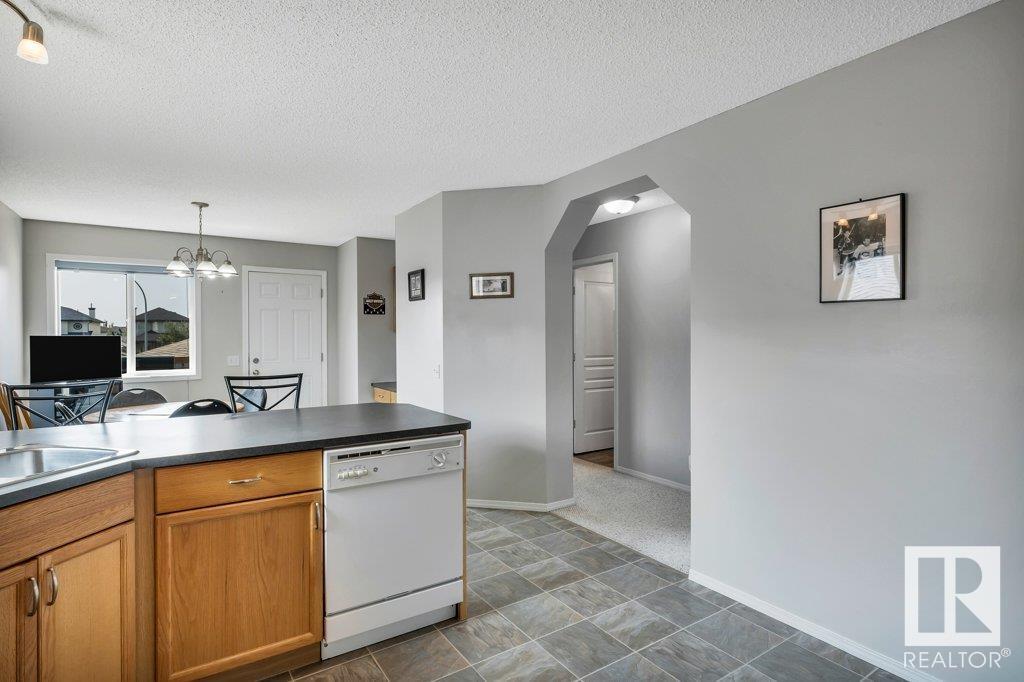 Photo 13 of 14017 159 A Av Nw, Edmonton AB