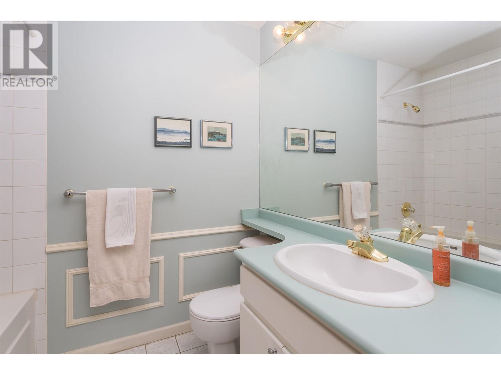 Photo 16 of 26 5820 Dover Crescent, Richmond BC