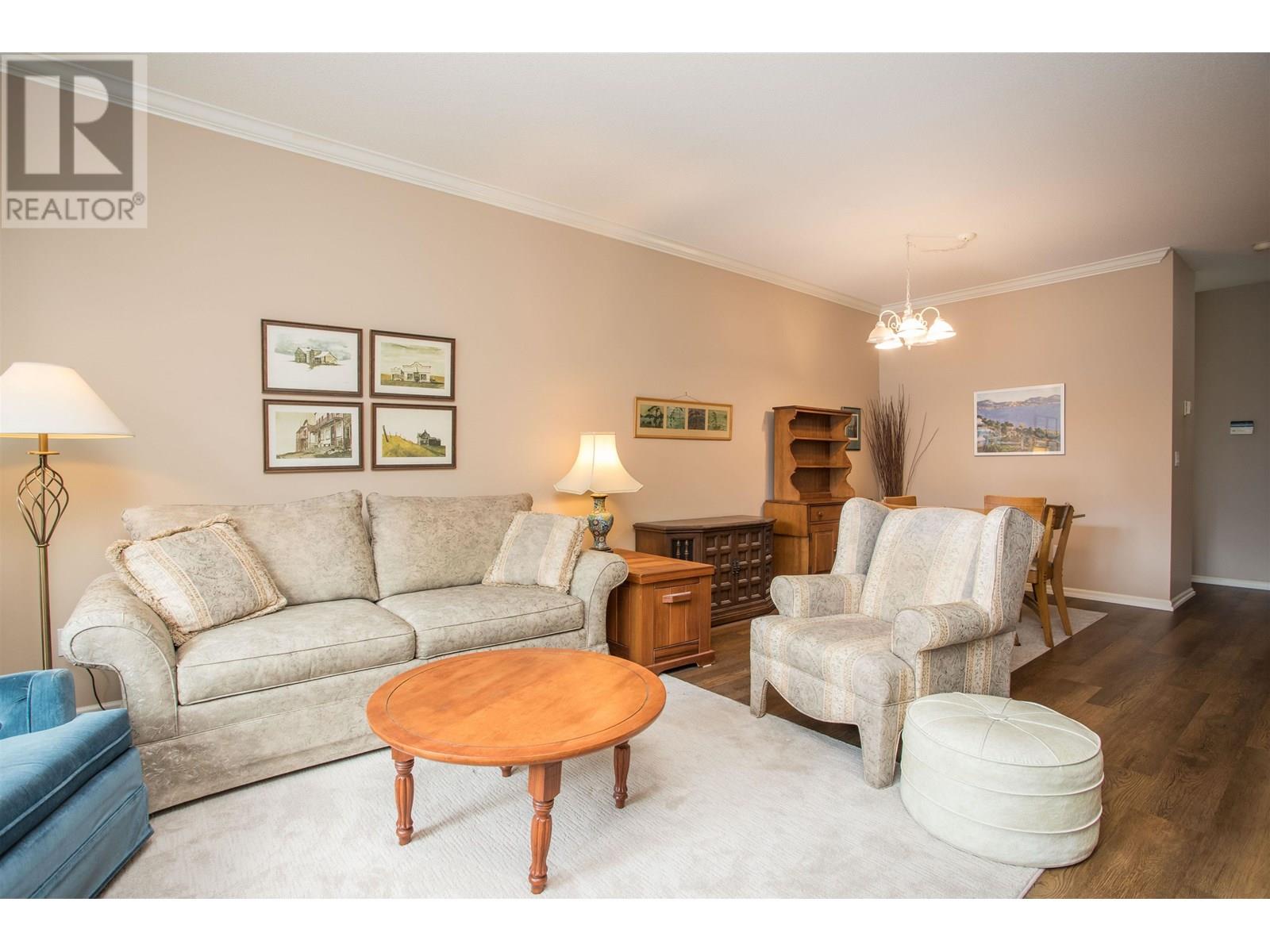 Photo 4 of 26 5820 Dover Crescent, Richmond BC
