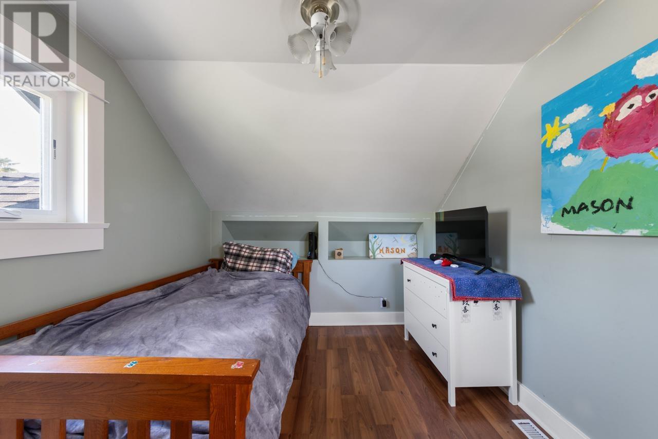 Photo 4 of 859 Calverhall Street, North Vancouver BC