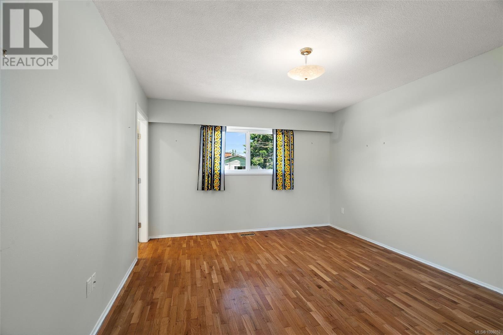Photo 15 of 1563 Kenmore Rd, Saanich BC