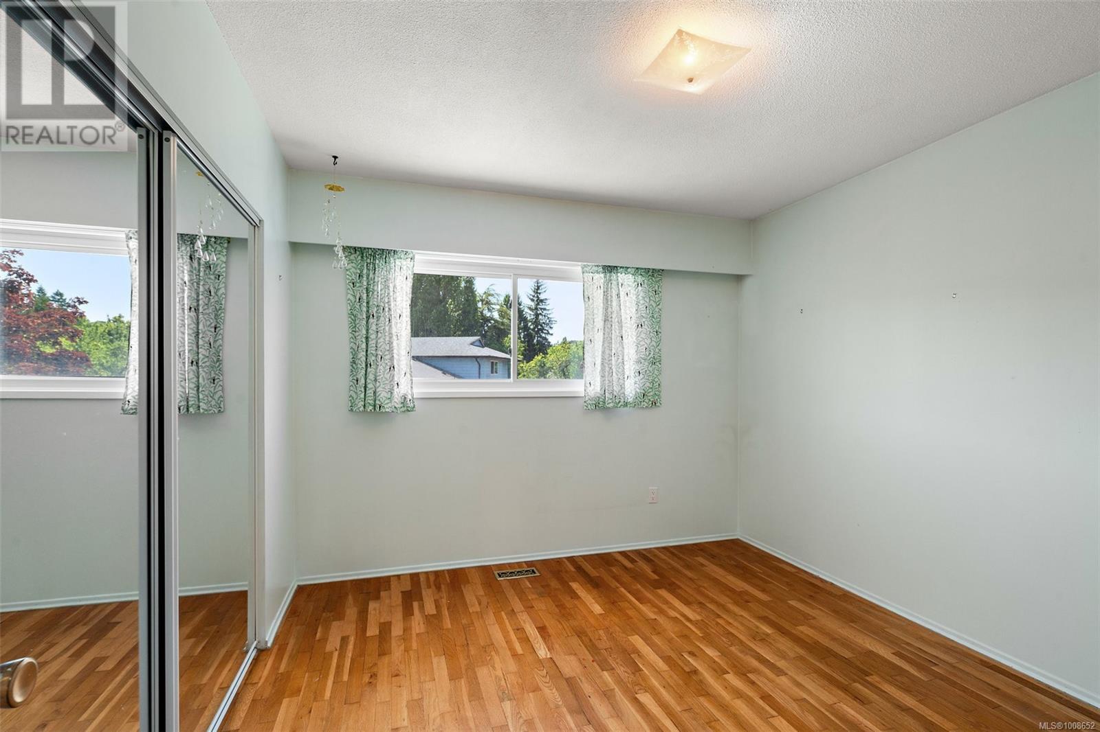 Photo 17 of 1563 Kenmore Rd, Saanich BC