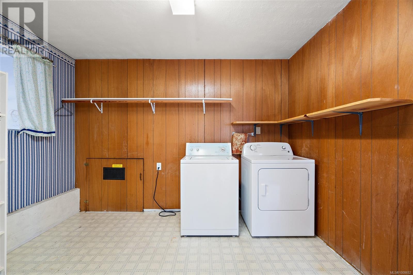 Photo 21 of 1563 Kenmore Rd, Saanich BC