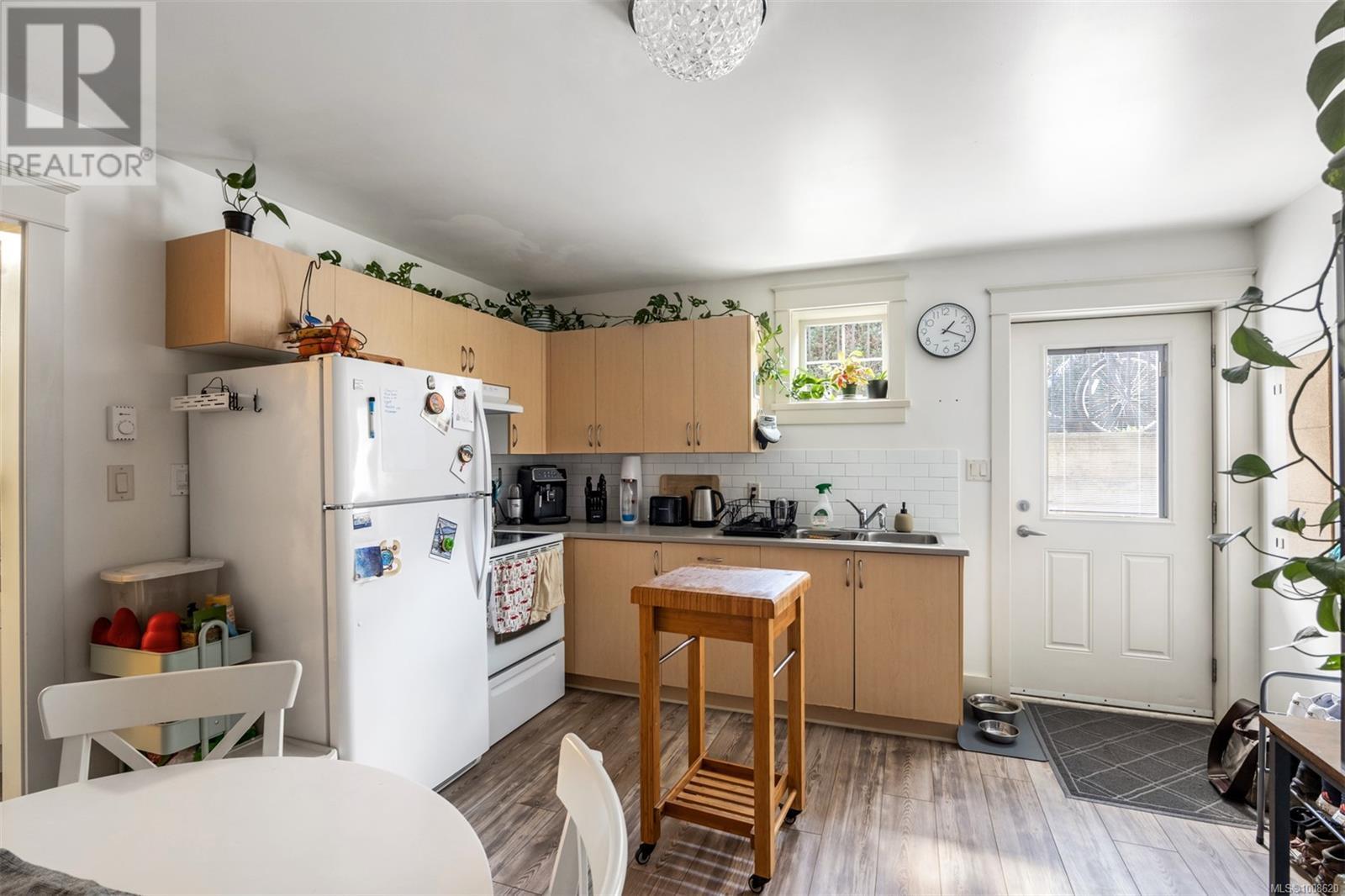 Photo 23 of 590 Simcoe St, Victoria BC