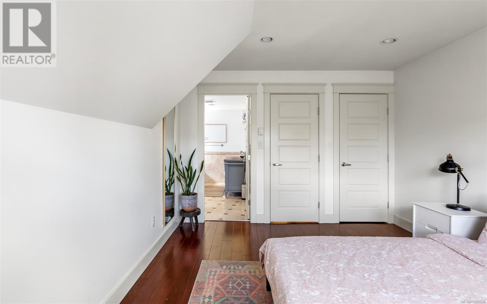 Photo 9 of 590 Simcoe St, Victoria BC
