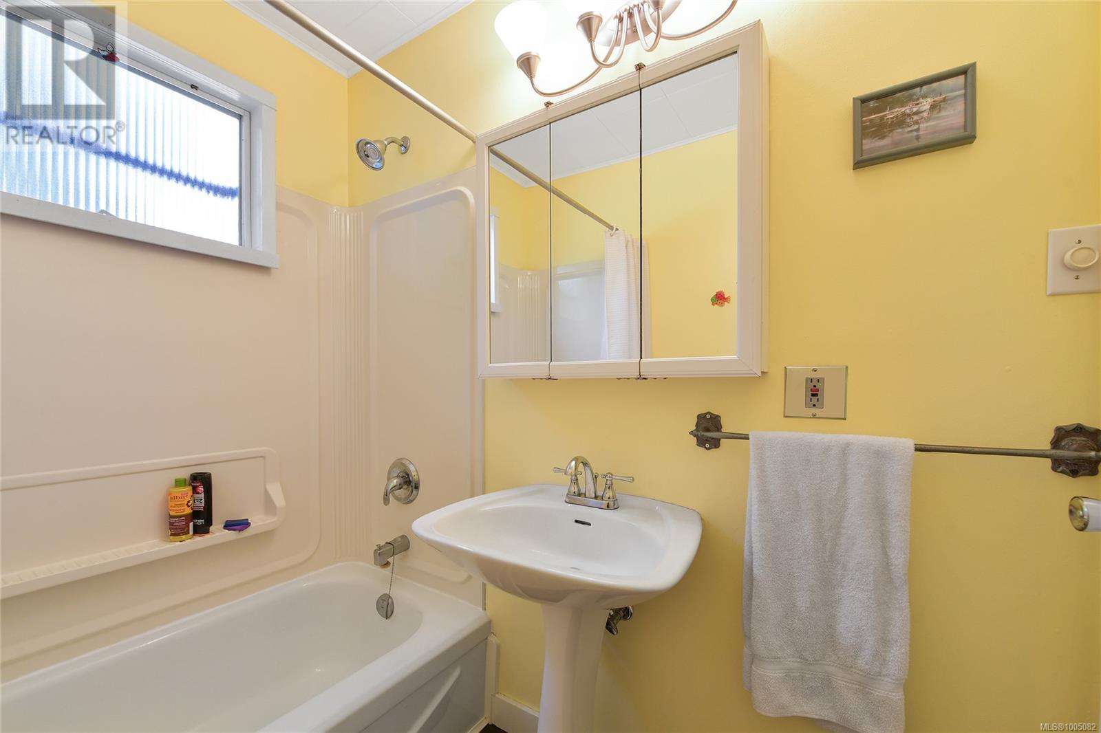  513 Cedar Hill Road, Mayne Island