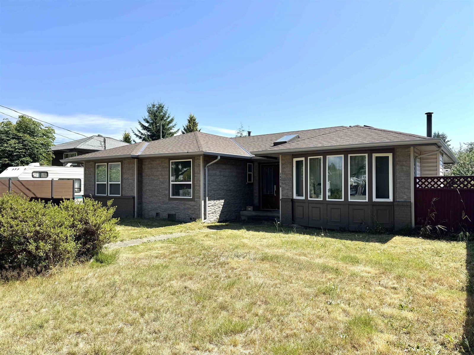 Photo 10 of 14976 96 Avenue, Surrey BC
