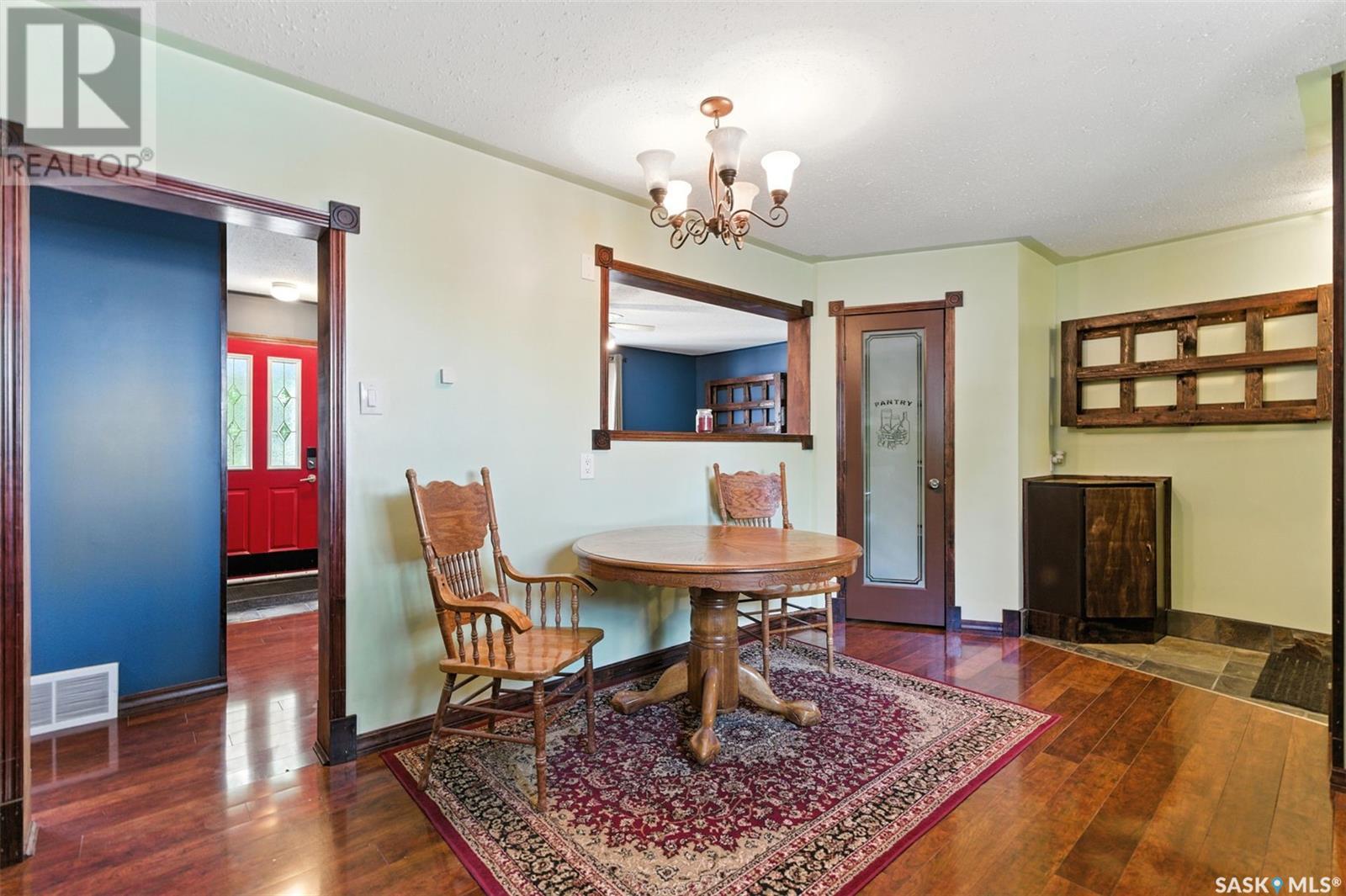 Photo 20 of 732 1st Avenue N, Martensville SK