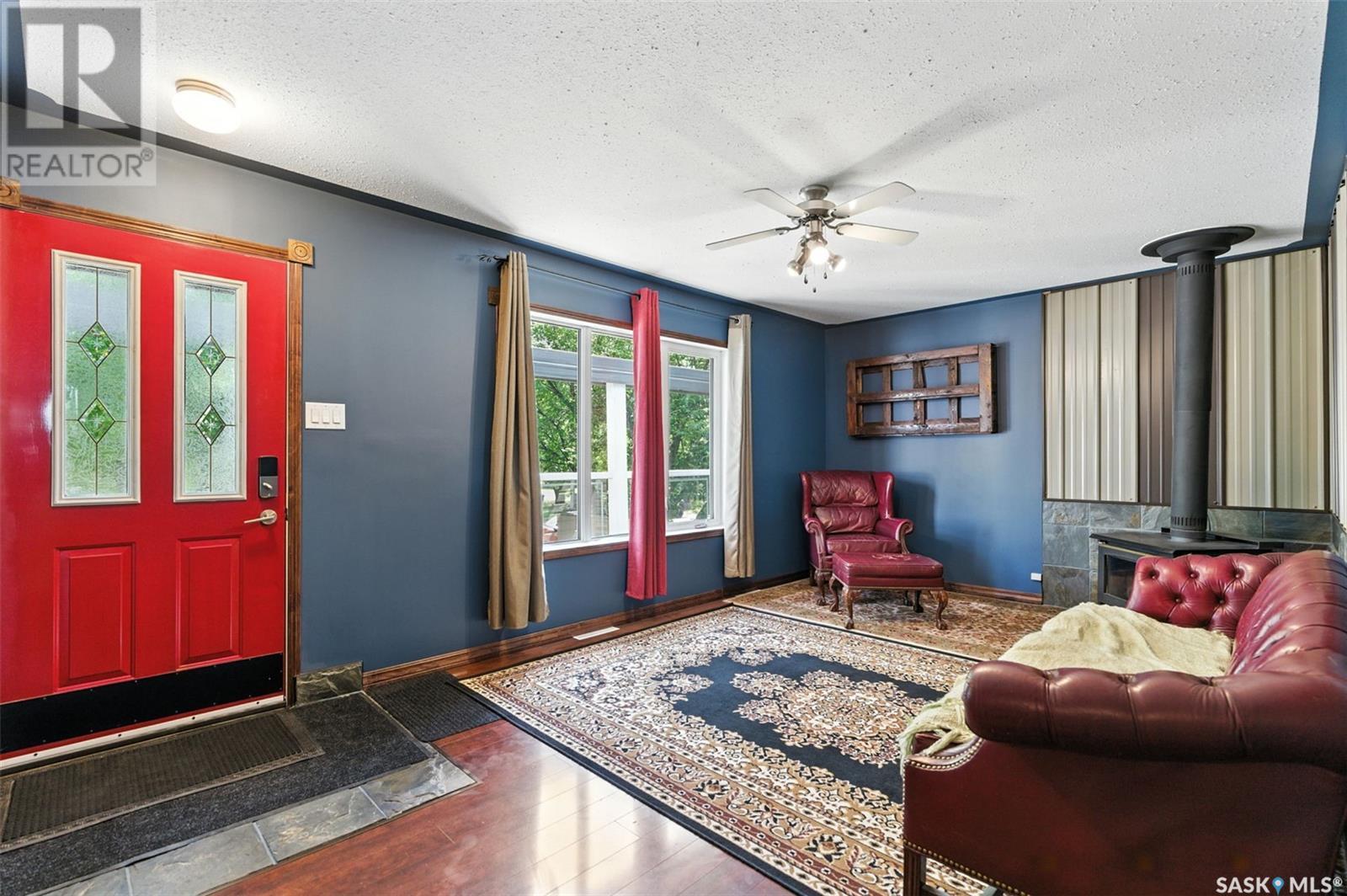 Photo 8 of 732 1st Avenue N, Martensville SK