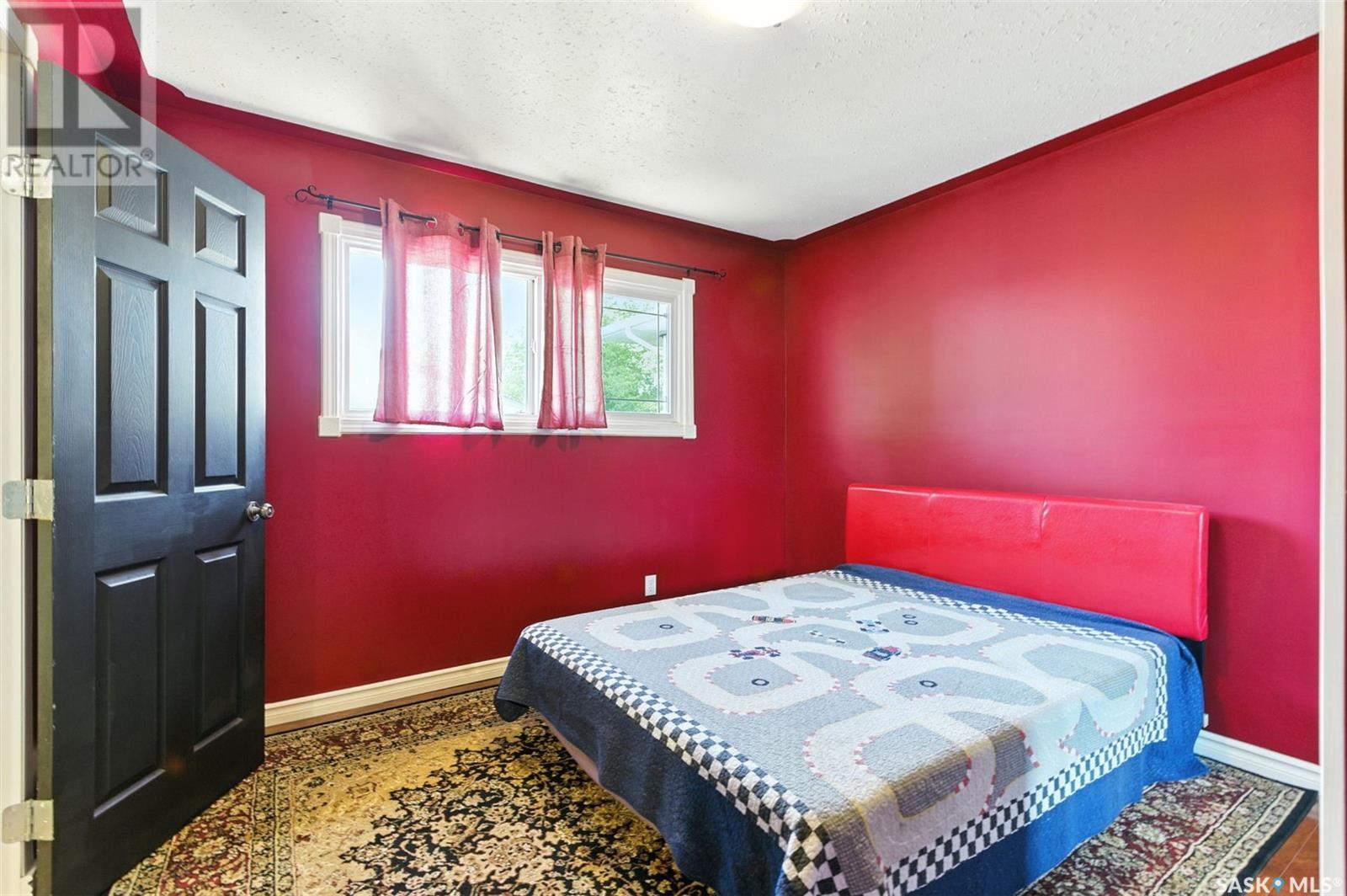 Photo 19 of 732 1st Avenue N, Martensville SK