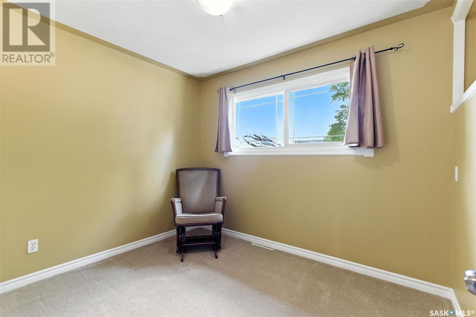 Photo 9 of 732 1st Avenue N, Martensville SK