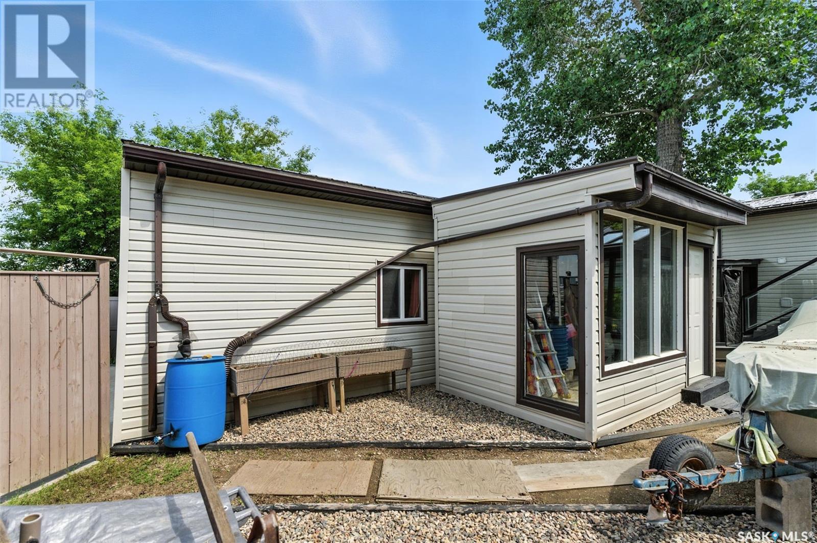 Photo 18 of 732 1st Avenue N, Martensville SK