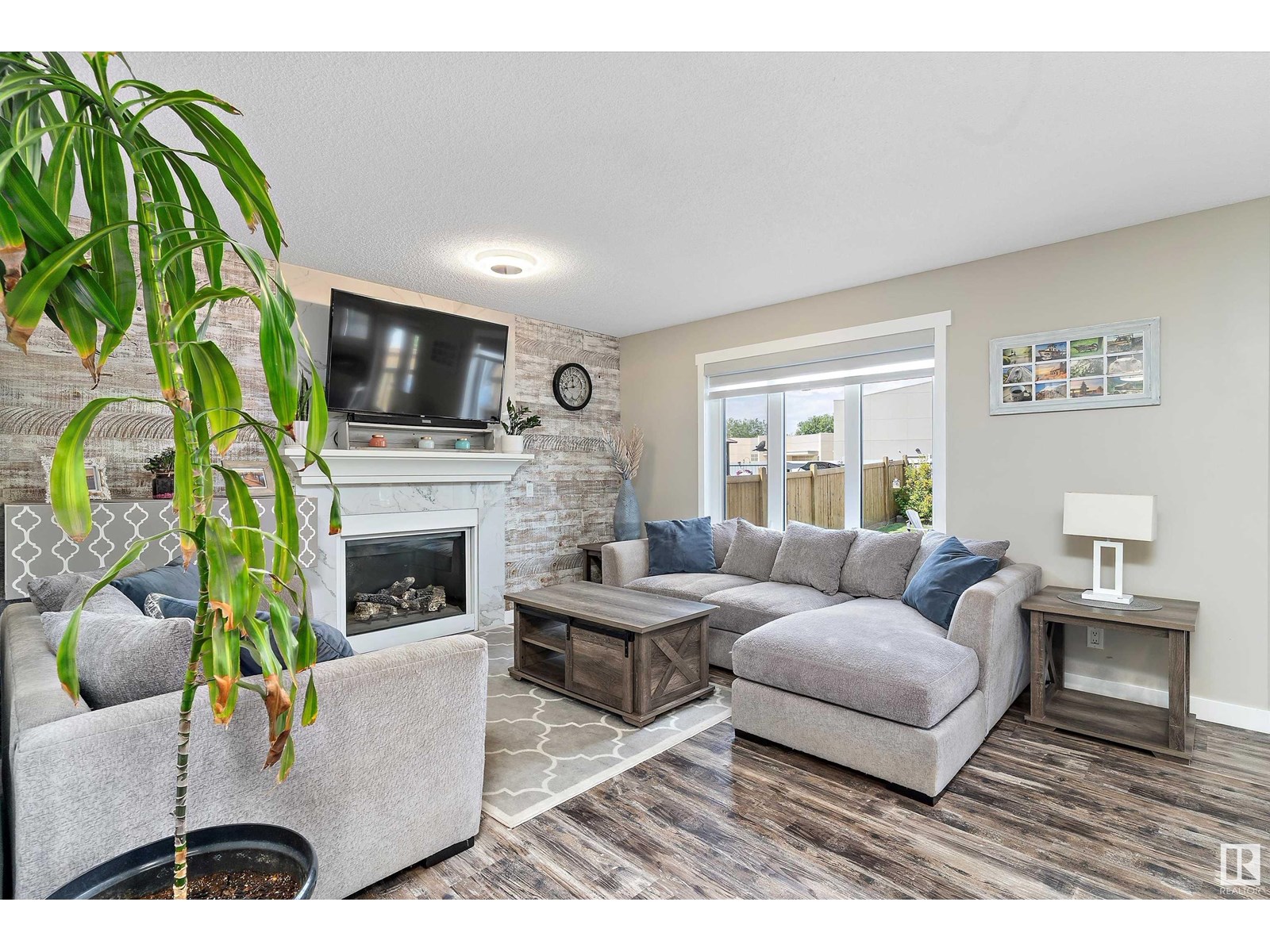 Photo 14 of 16532 140 St Nw, Edmonton AB