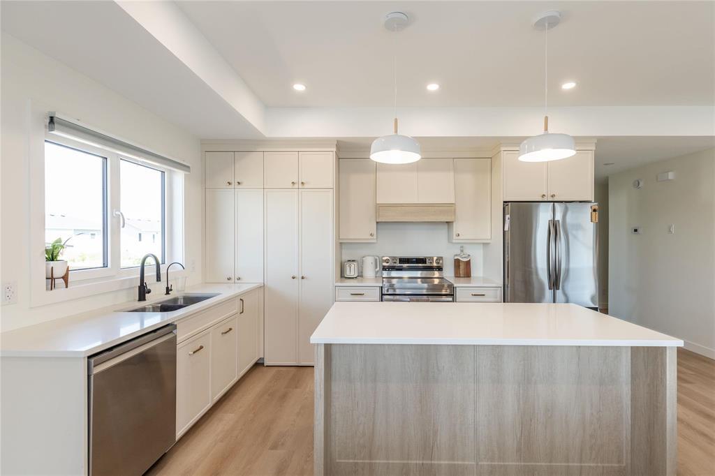 Photo 17 of 21 Parkside Crescent, Mitchell MB