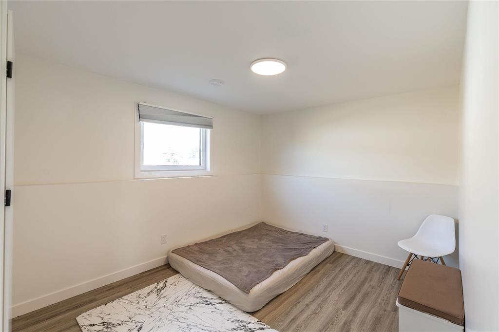 Photo 31 of 21 Parkside Crescent, Mitchell MB