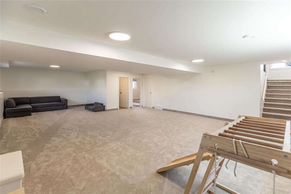 Photo 28 of 21 Parkside Crescent, Mitchell MB