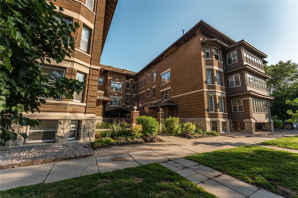 Photo 12 of 32 A 778 Mcmillan Avenue, Winnipeg MB
