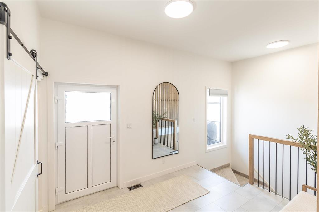Photo 3 of 21 Parkside Crescent, Mitchell MB