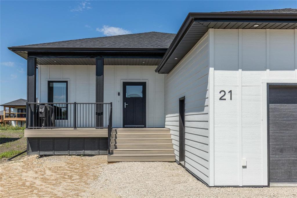 Photo 2 of 21 Parkside Crescent, Mitchell MB