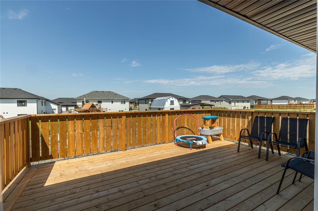 Photo 34 of 21 Parkside Crescent, Mitchell MB