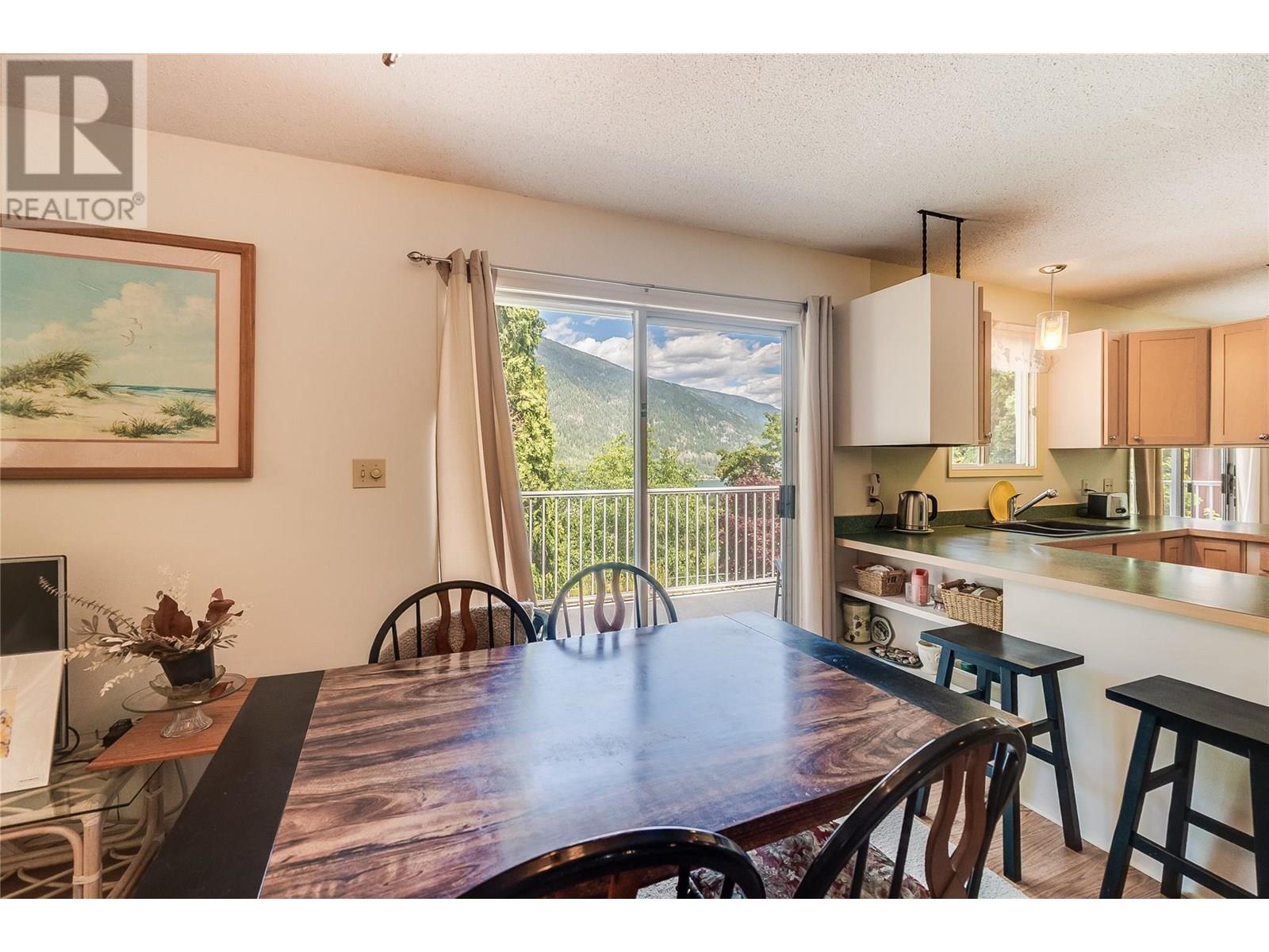 Photo 18 of 114 Oak Street E, Nelson BC