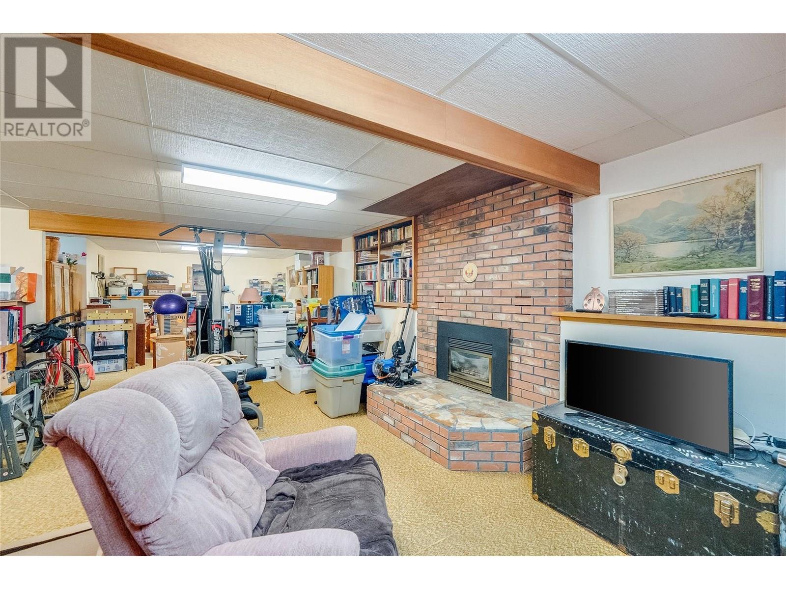 Photo 33 of 114 Oak Street E, Nelson BC