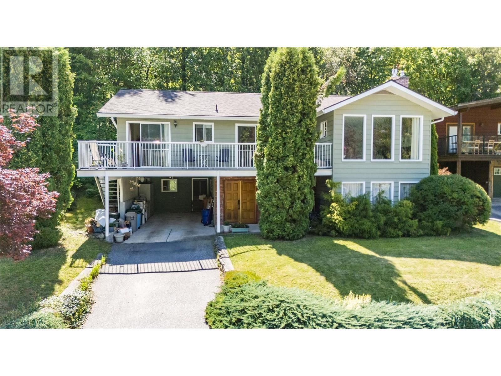 Photo 42 of 114 Oak Street E, Nelson BC